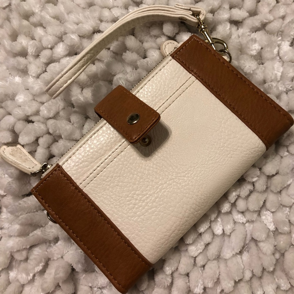 Two toned wristlet.
